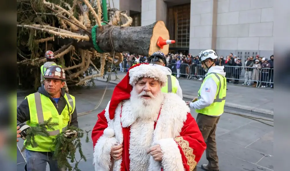 El símbolo de la Navidad llegó al corazón de Nueva York en medio de diversos fanáticos  | Composición: Lr/La República