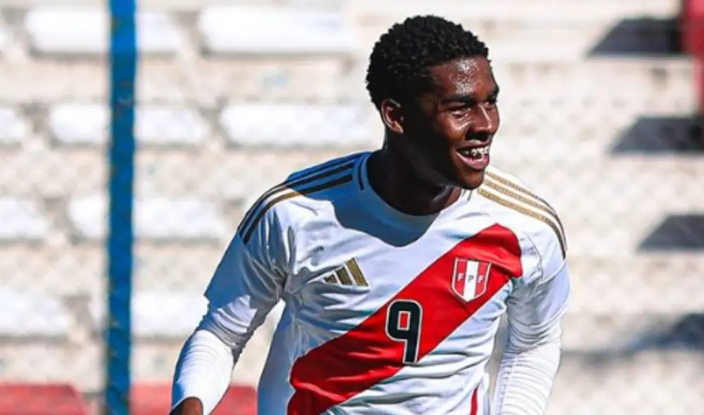 Víctor Guzmán anotó en el partido entre Perú y Uruguay. Foto: Instagram/La Bicolor