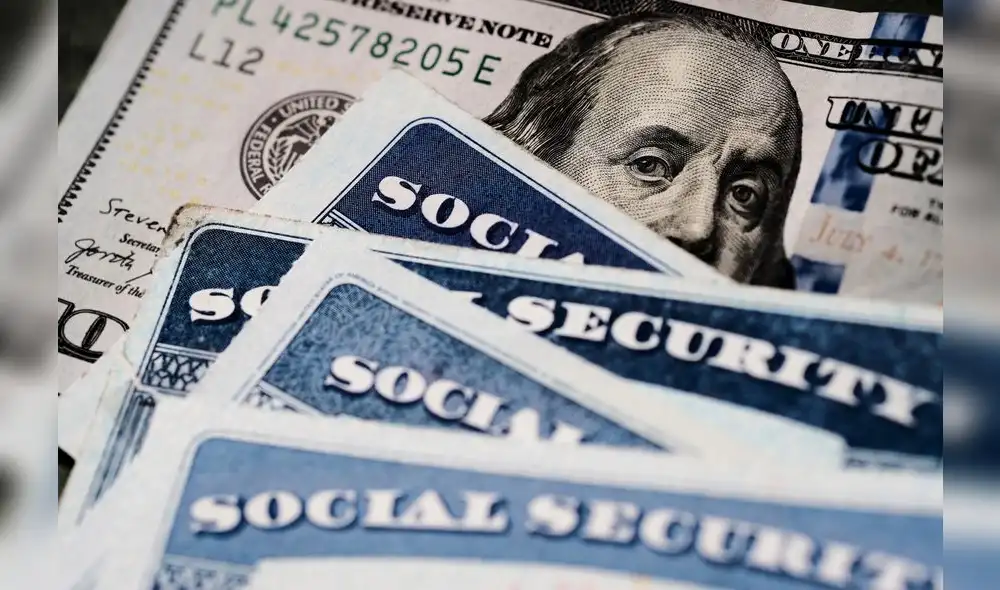 El Seguro Social ofrece una protección financiera para un grupo mayoritario de norteamericanos. Foto: Composición LR/Telemundo