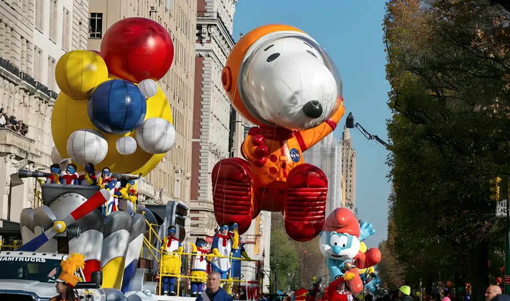 La Gran Manzana es famosa por su desfile de Acción de Gracias, donde enormes globos y carrozas desfilan por las calles. Foto: Independent en Español