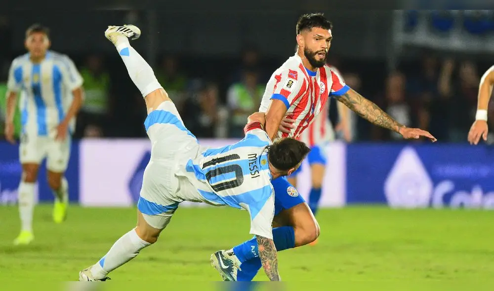 Lionel Messi y Omar Alderete Lionel Messi y Omar Alderete