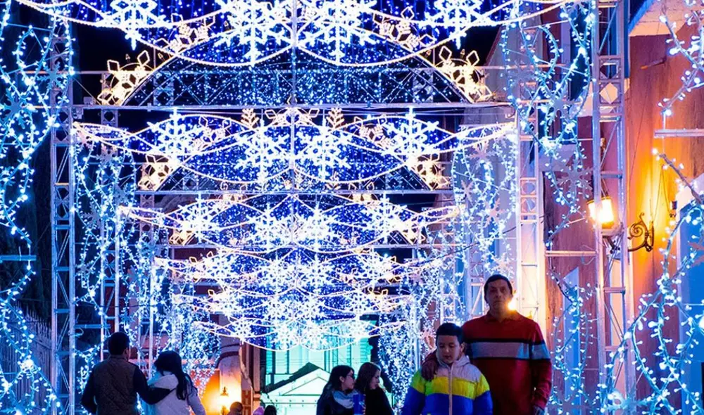 Pasear por la Villa iluminada de Atlixco ya es toda una tradición navideña anual. Foto: Vagando por México Pasear por la Villa iluminada de Atlixco ya es toda una tradición navideña anual. Foto: Vagando por México