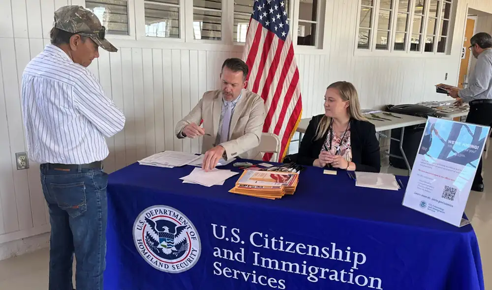 USCIS utiliza el Boletín de Visas para determinar si un solicitante puede presentar una solicitud de ajuste de estatus o si debe esperar hasta que su fecha de prioridad se vuelva "current". Foto: USCIS