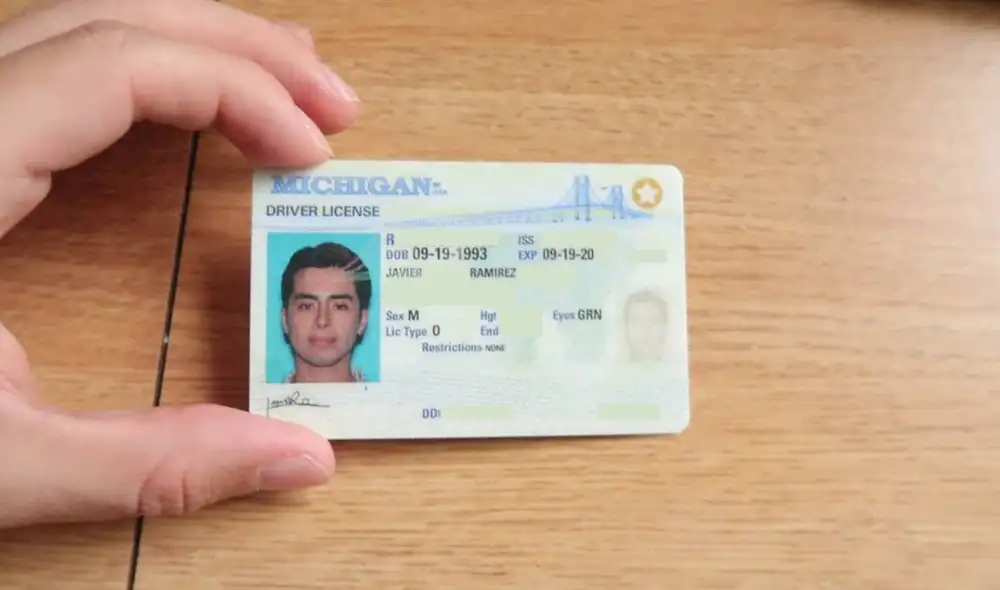 Los requisitos incluyen demostrar residencia, identificación válida y aprobar exámenes teóricos y prácticos de manejo. Cada estado tiene normativas específicas. Foto: YouTube Los requisitos incluyen demostrar residencia, identificación válida y aprobar exámenes teóricos y prácticos de manejo. Cada estado tiene normativas específicas. Foto: YouTube