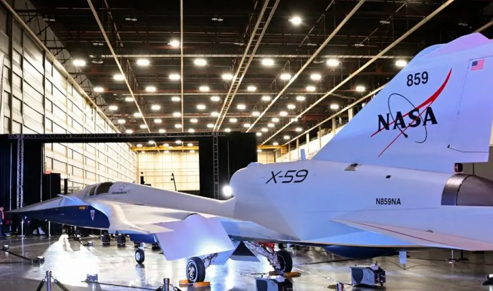 El diseño aerodinámico del X-59 busca permitir vuelos comerciales silenciosos a Mach 1, habilitando rutas previamente prohibidas y abriendo la puerta a una nueva era en la aviación comercial. Foto: composición LR/AFP.