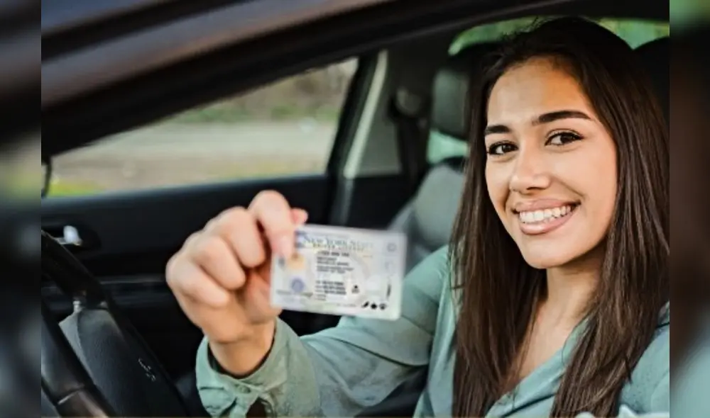 La Real ID es un documento crucial y legal en Chicago y todo USA. Foto. Composición LR/ La Nación