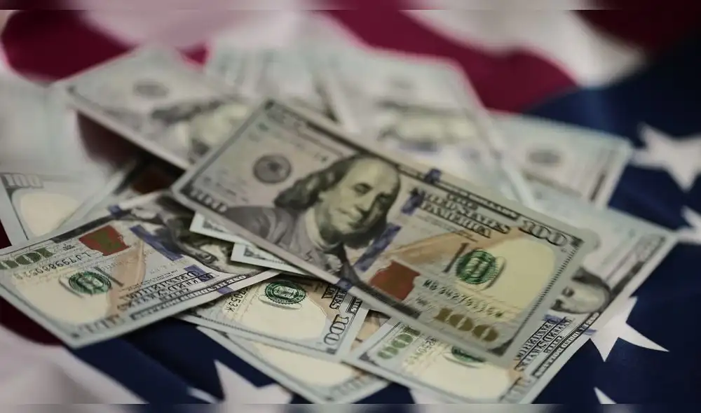 El cheque de estímulo se entrega de manera mensual en numerosos estados de USA. Foto: Composición LR/ Solo Dinero El cheque de estímulo se entrega de manera mensual en numerosos estados de USA. Foto: Composición LR/ Solo Dinero