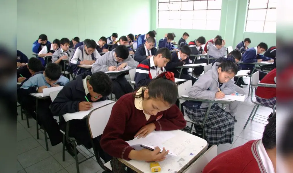 Miles de estudiantes se someterán a la prueba ENLA 2024 del Minedu. Foto: Andina