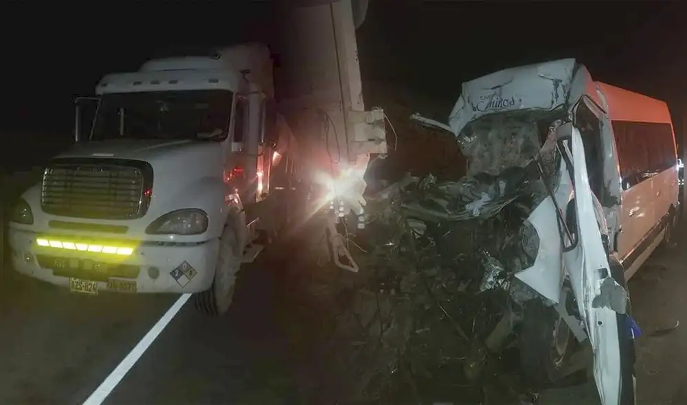 Arequipa. Trágico accidente de tránsito provocó el deceso de cuatro personas en la CPS. Foto: composición LR/Claudia Beltrán/PNP