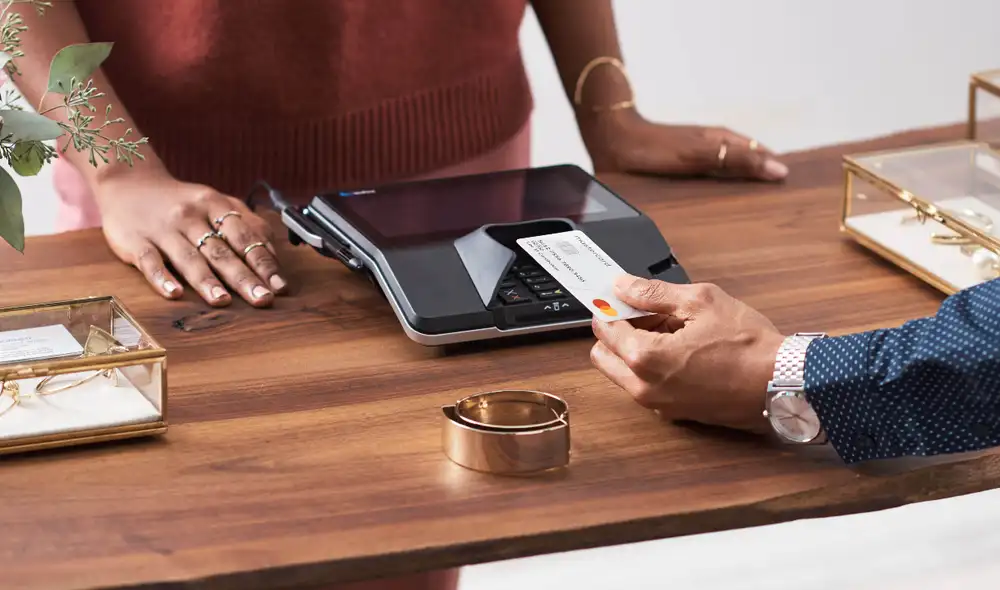 Pago con tarjeta Mastercard. Foto: Mastercard/Web