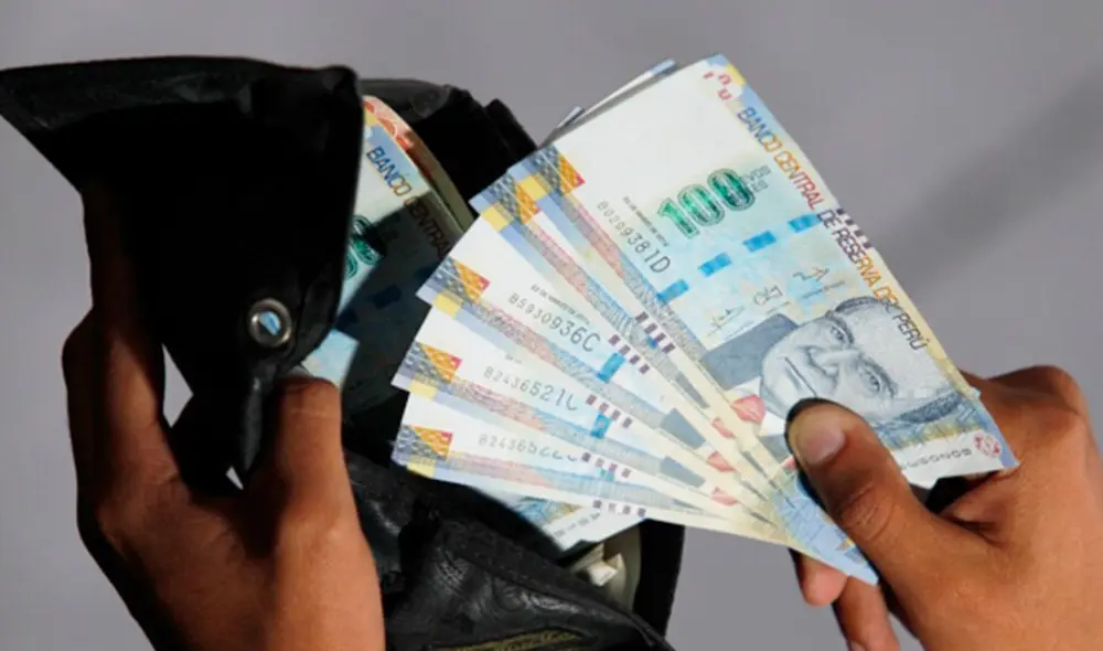 La última vez que el gobierno decretó el aumento de la Remuneración Mínima Vital fue en mayo de 2022. Foto: Andina