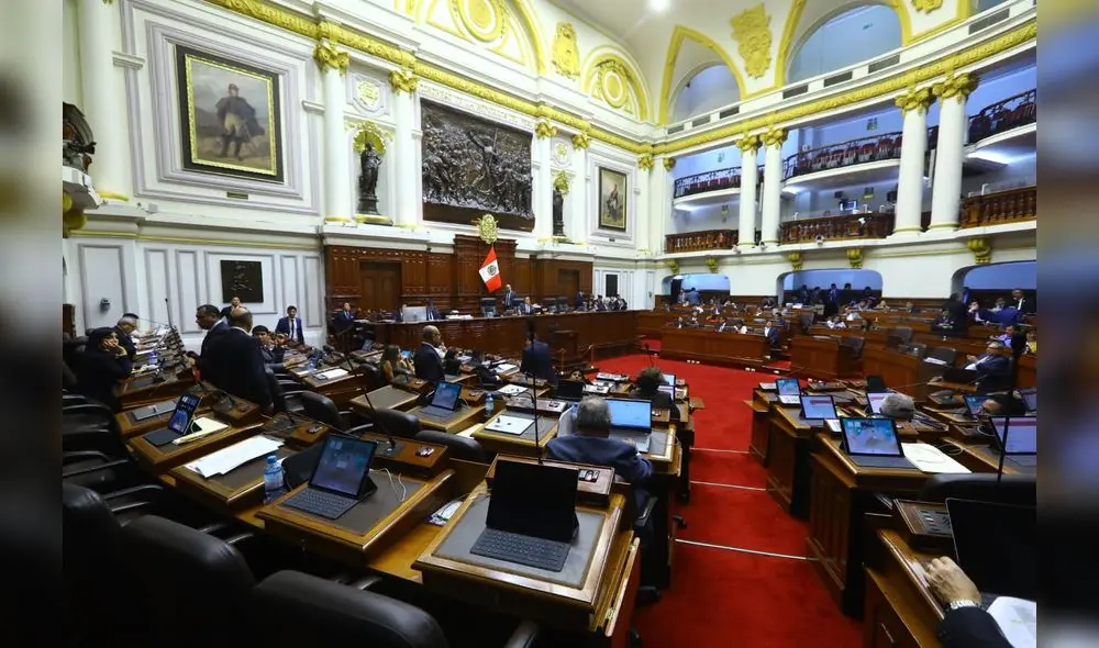 LECHUCEROS. Pleno se quedó hasta altas horas de la noche y se esperaba aún que entren a la controversial propuesta. (Foto: Congreso)