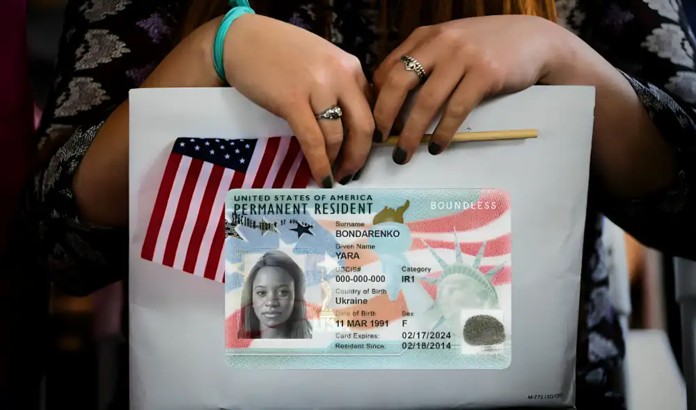 Para ser elegible a la ciudadanía americana, es necesario haber sido residente permanente legal durante al menos 5 años. Foto: composición LR Para ser elegible a la ciudadanía americana, es necesario haber sido residente permanente legal durante al menos 5 años. Foto: composición LR