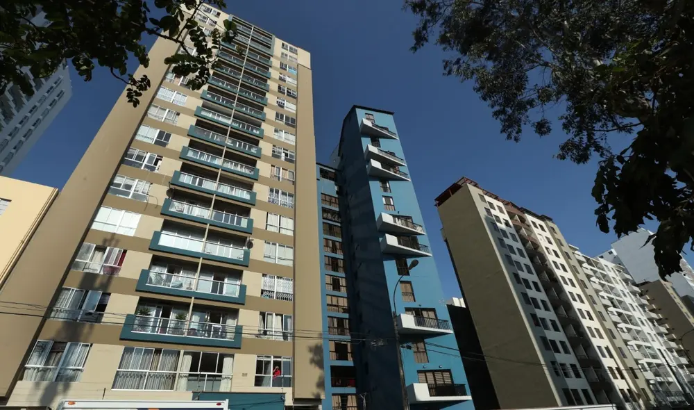 Millones de peruanos buscan mejorar su historial crediticio para acceder a préstamos hipotecarios con tasas más competitivas. Foto: Andina