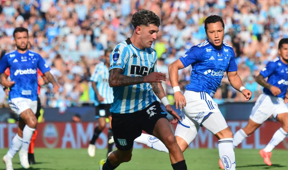 Racing y Cruzeiro se vieron las caras en Asunción por la final de la Copa Sudamericana. Foto: AFP