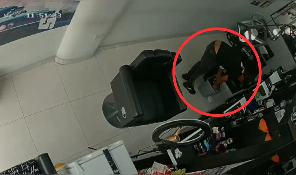 Hombre guardó equipo robado en tacho de basura para despistar a dueño de local. Foto: Captura RPP