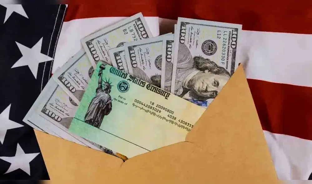 El cheque de estímulo es primordial para millones de estadounidenses. Foto: Composición LR/La Prensa Florida