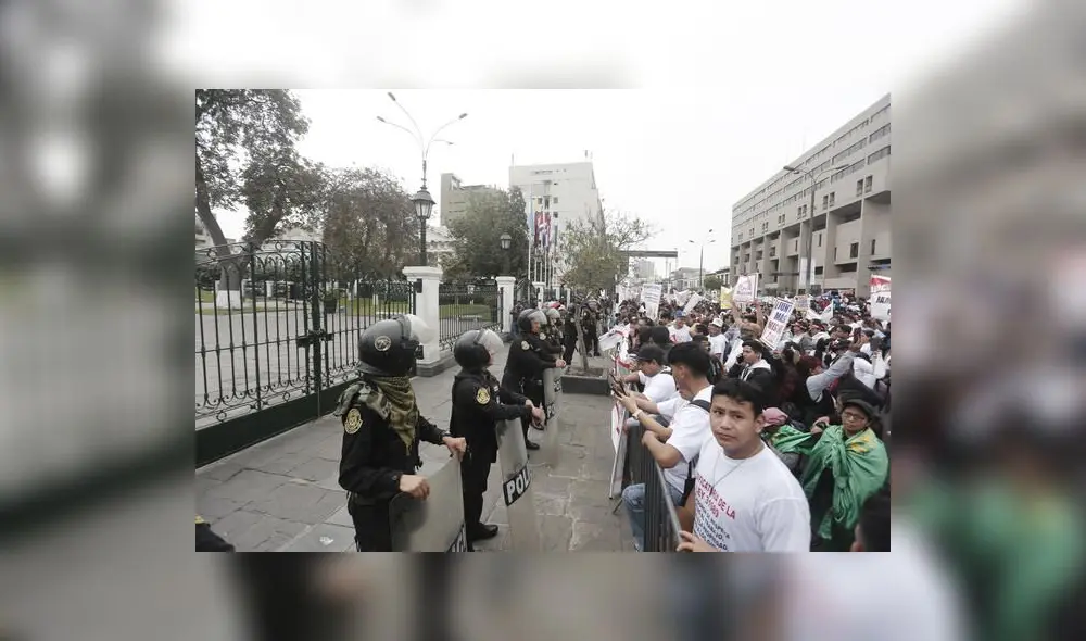 Nueve de cada 10 peruanos reprueba al Congreso y ocho de cada 10 opina a favor de protestas.