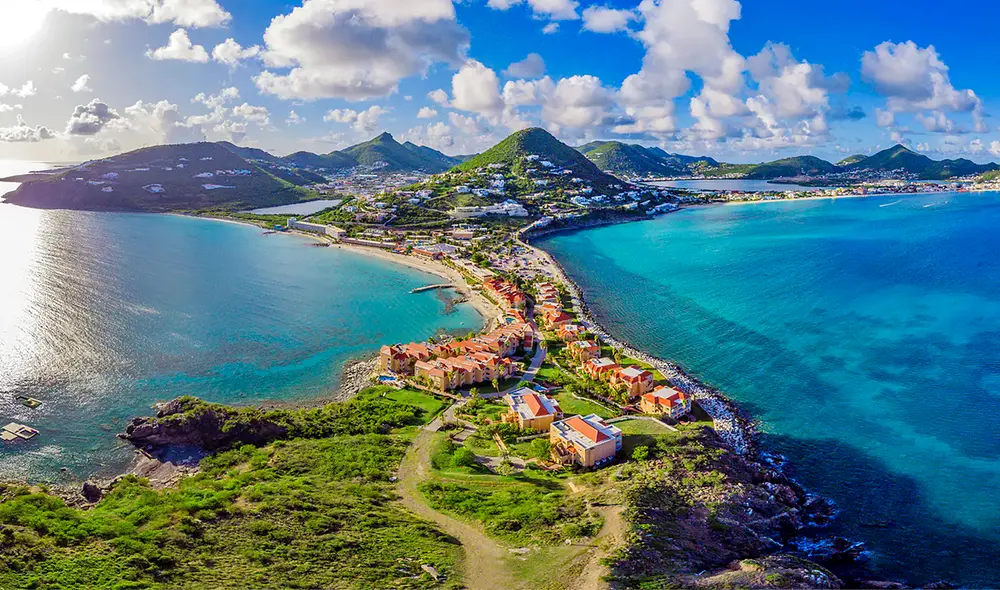 Su selvática naturaleza, espectaculares vistas y un primer nivel de gastronomía son algunas de las atracciones de la isla más pequeña del Caribe. Foto: Red Baron Charters.