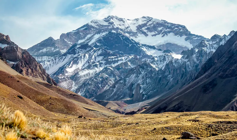 La montaña más alta de América es un lugar natural que atrae a miles de andinistas y caminantes de todo el mundo. Foto: Mi Viaje.