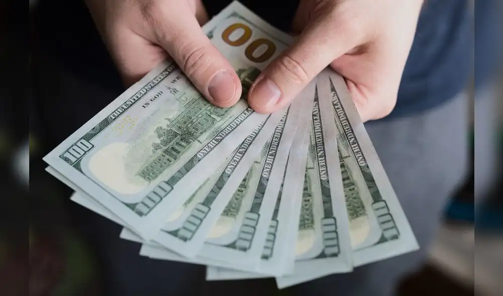 El cheque de estímulo en Nueva York es esencial para millones de estadounidenses. Foto: Composición LR/La Opinión