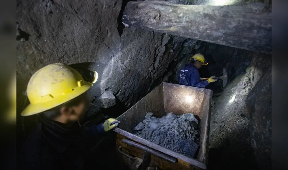 Extracción de oro en socavones mineros. Foto: Miguel Gutiérrez Extracción de oro en socavones mineros. Foto: Miguel Gutiérrez