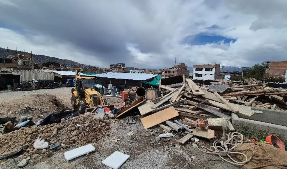 El Estadio Las Américas está lleno de escombros como si hubiera sido víctima de un ciclón. Foto: difusión El Estadio Las Américas está lleno de escombros como si hubiera sido víctima de un ciclón. Foto: difusión