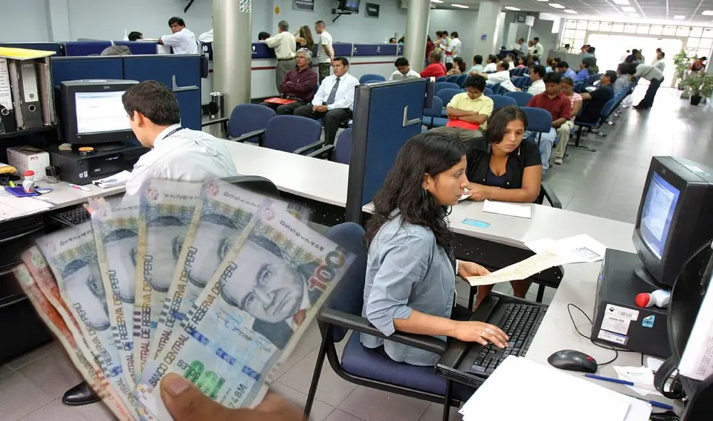 Los trabajadores en Perú recibirán el segundo pago de la gratificación en diciembre. Foto: Composición LR/Andina.