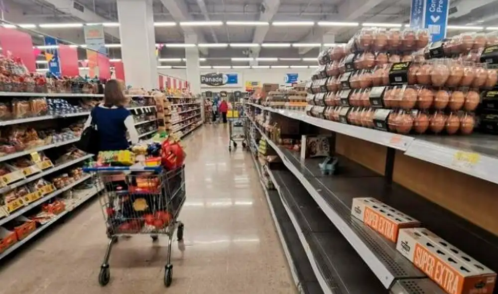 Recuerda que, además de los supermercados mencionados, otros como Safeway y Wegmans también abrirán, aunque sus horarios pueden variar. Confirma antes de ir para garantizar tus compras. Foto: composición LR/AFP. Recuerda que, además de los supermercados mencionados, otros como Safeway y Wegmans también abrirán, aunque sus horarios pueden variar. Confirma antes de ir para garantizar tus compras. Foto: composición LR/AFP.