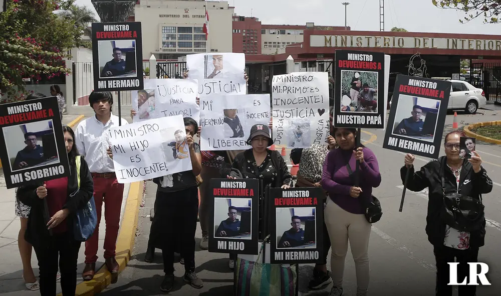 Familias piden libertad de sus seres queridos. Señalan que la acusación policial es falsa y que les sombraron armas. La PNP guarda silencio. Foto: difusión Familias piden libertad de sus seres queridos. Señalan que la acusación policial es falsa y que les sombraron armas. La PNP guarda silencio. Foto: difusión