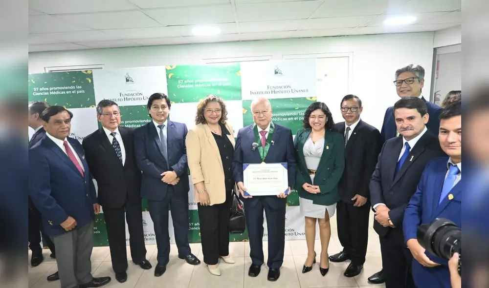 Este galardón reconoce los valiosos aportes del Dr. Briceño en las ciencias de la salud. Fuente: Difusión.