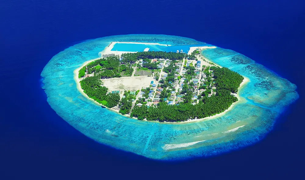 La población de esta isla conserva solo ocho apellidos, provenientes de los primeros colonos, lo que refleja su exclusividad cultural y social. Foto referencial: Pexels La población de esta isla conserva solo ocho apellidos, provenientes de los primeros colonos, lo que refleja su exclusividad cultural y social. Foto referencial: Pexels