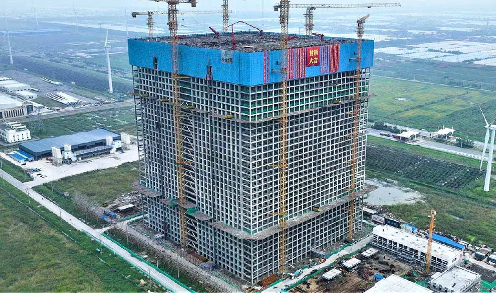 El innovador sistema de almacenamiento de energía por gravedad en China, el Rudong EVx de Energy Vault, promete transformar la forma en que gestionamos la energía renovable. Foto: Energy Vault