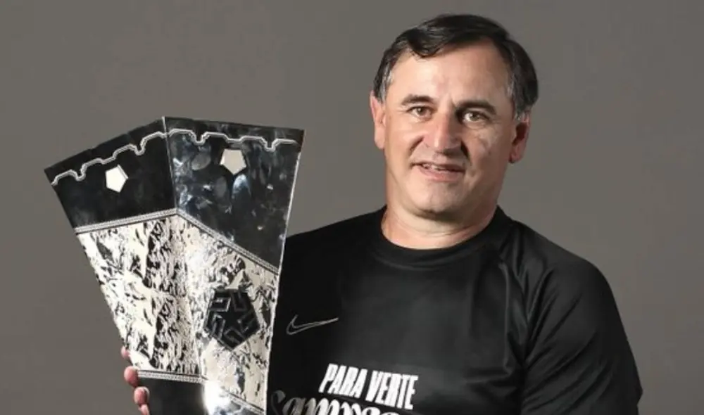 Carlos Bustos dirigió a Alianza Lima, San Martín y Melgar en la Liga 1. Foto: composición GLR. Carlos Bustos dirigió a Alianza Lima, San Martín y Melgar en la Liga 1. Foto: composición GLR.