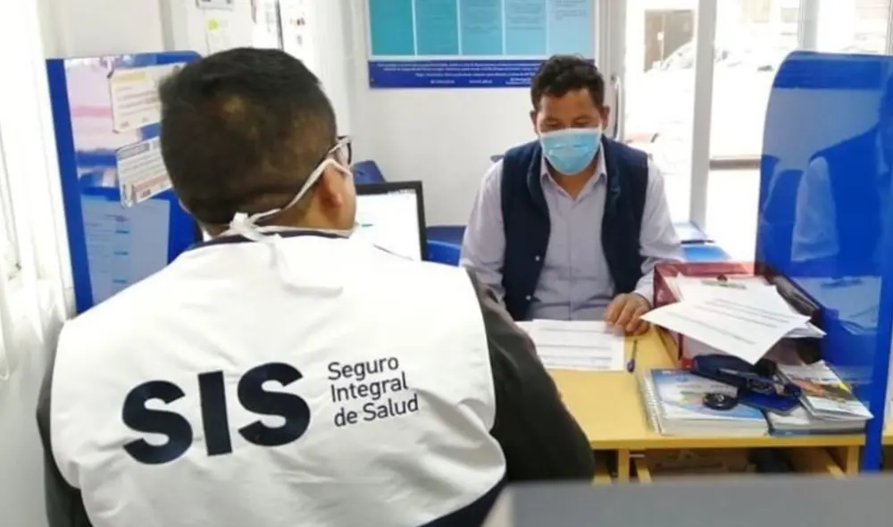 Los usuarios del Seguro Integral de Salud pueden consultar si acceden al bono a través de la plataforma digital. Foto: Andina