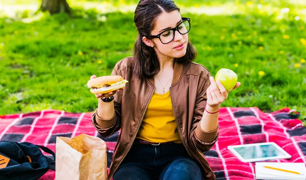 El Pronabec ofrece consejos prácticos para mantener una buena salud a través de la alimentación. Foto: Freepik