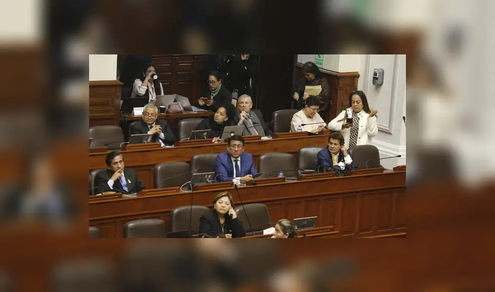 El dictamen fue elaborado en la Comisión de Constitución dominada por el fujimorismo. El dictamen fue elaborado en la Comisión de Constitución dominada por el fujimorismo.