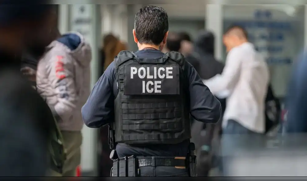 Las autoridades migratorias migratorias aplican severas medidas contra indocumentados. Foto: Composición LR/2001