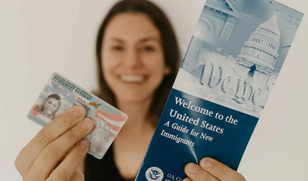 Obtener la Green Card en 2025 es el sueño de muchos inmigrantes en Estados Unidos, brindando estabilidad migratoria y acceso a oportunidades laborales y educativos. Foto: Migrator