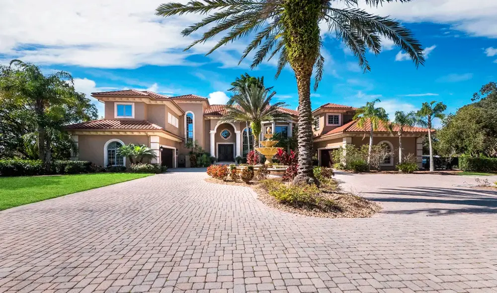 Conoce cuánto debes ganar para conseguir una vivienda en Florida. Foto: AFP