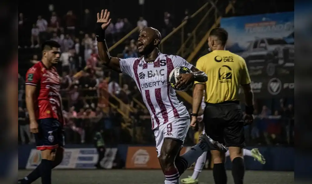 Saprissa y San Carlos jugaron el partido de ida en el Estadio Carlos Ugalde Álvarez. Foto: composición LR/Gerson Cardoso Saprissa y San Carlos jugaron el partido de ida en el Estadio Carlos Ugalde Álvarez. Foto: composición LR/Gerson Cardoso
