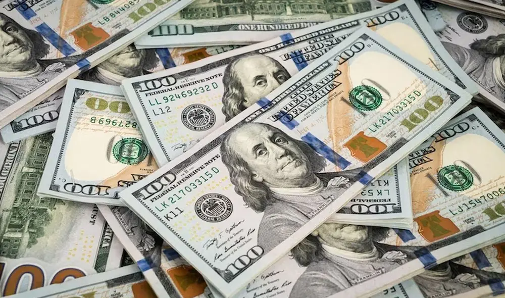 Los billetes de cien dólares son ampliamente utilizados en transacciones de alto valor y son populares entre los coleccionistas. Foto: Freepik