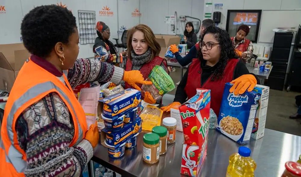 A través de programas como Food Help NYC, los inmigrantes pueden encontrar fácilmente las despensas de alimentos más cercanas a su ubicación. Foto: Telemundo