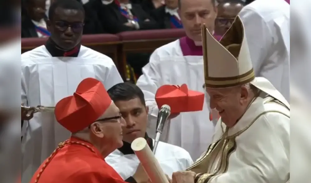 El papa Francisco inviste a Carlos Castillo como nuevo cardenal del Perú. Foto: Captura El papa Francisco inviste a Carlos Castillo como nuevo cardenal del Perú. Foto: Captura