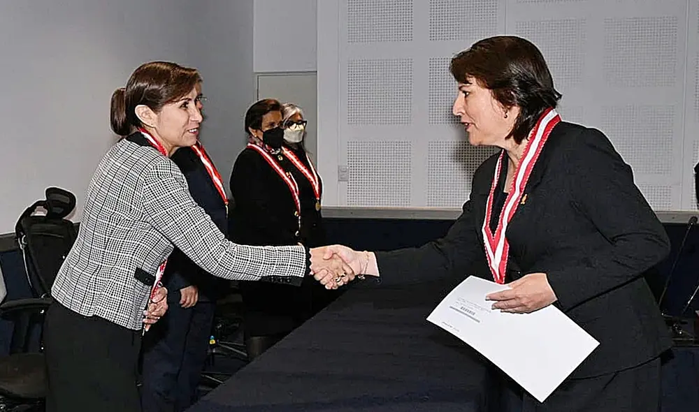 Delia Espinoza investiga a Patricia Benavides por presuntamente liderar una organización criminal.