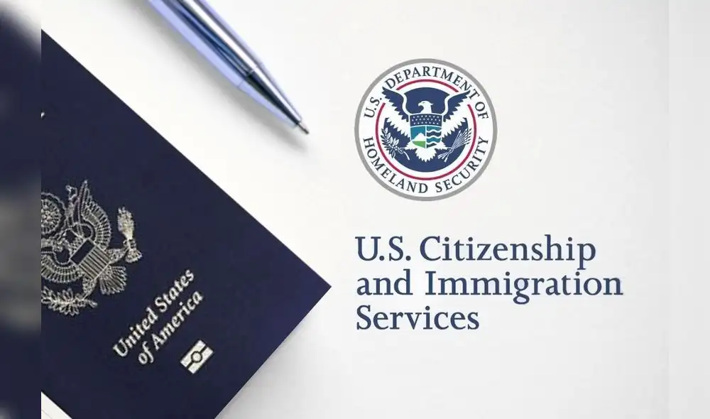 El USCIS ofrece diversos servicios para los inmigrantes, como clases de ciudadanía y asistencia para la naturalización. Foto: Travelobiz
