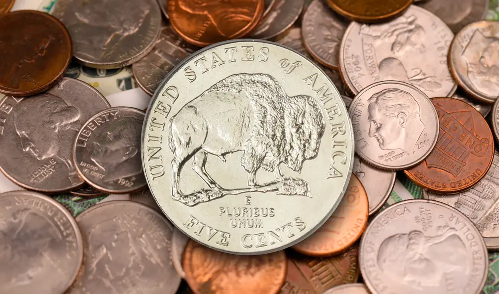 La moneda de 5 centavos cuenta con un defecto que hace que su multiplique su valor. Foto: Composición LR La moneda de 5 centavos cuenta con un defecto que hace que su multiplique su valor. Foto: Composición LR