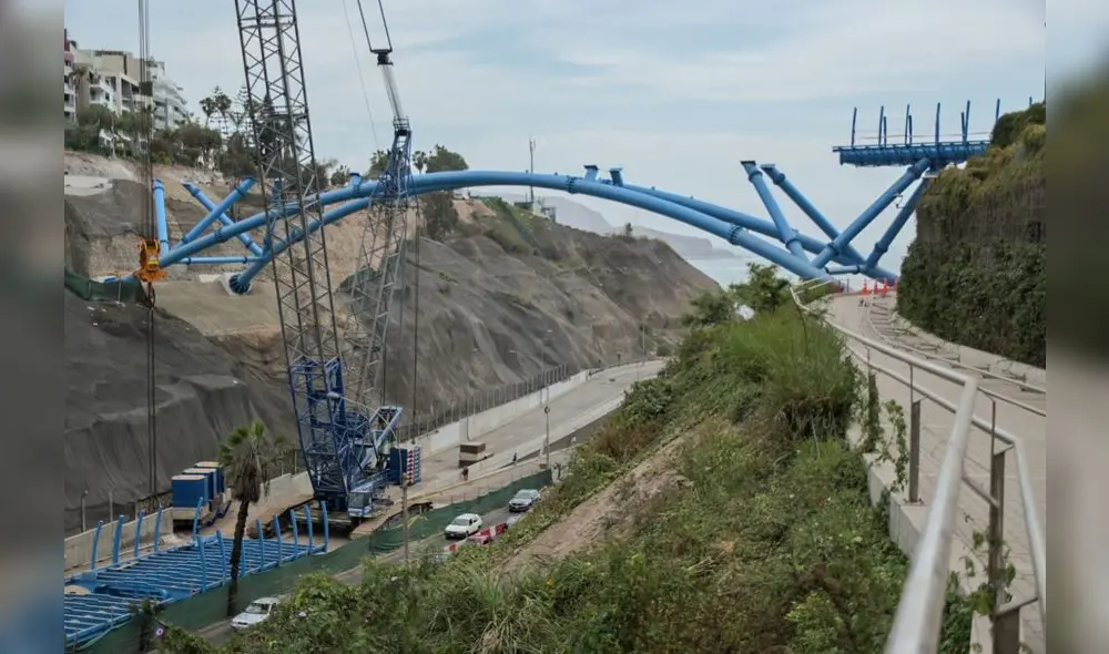 Así lucen las estructuras del puente turístico. No hay fecha de reanudación de las obras. Créditos. Miguel Vásquez