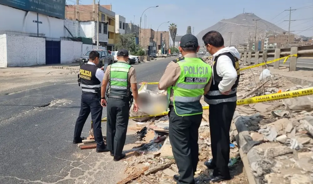 Hallan cuerpo sin vida de una mujer dentro de un costal en El Agustino. Foto:  Osmer Mina/LR