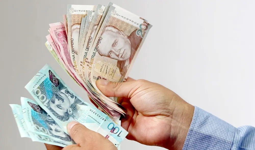 La gratificación representa una compensación mensual adicional que se entrega dos veces al año y que no está sujeta a deducciones fiscales. Foto: Andina